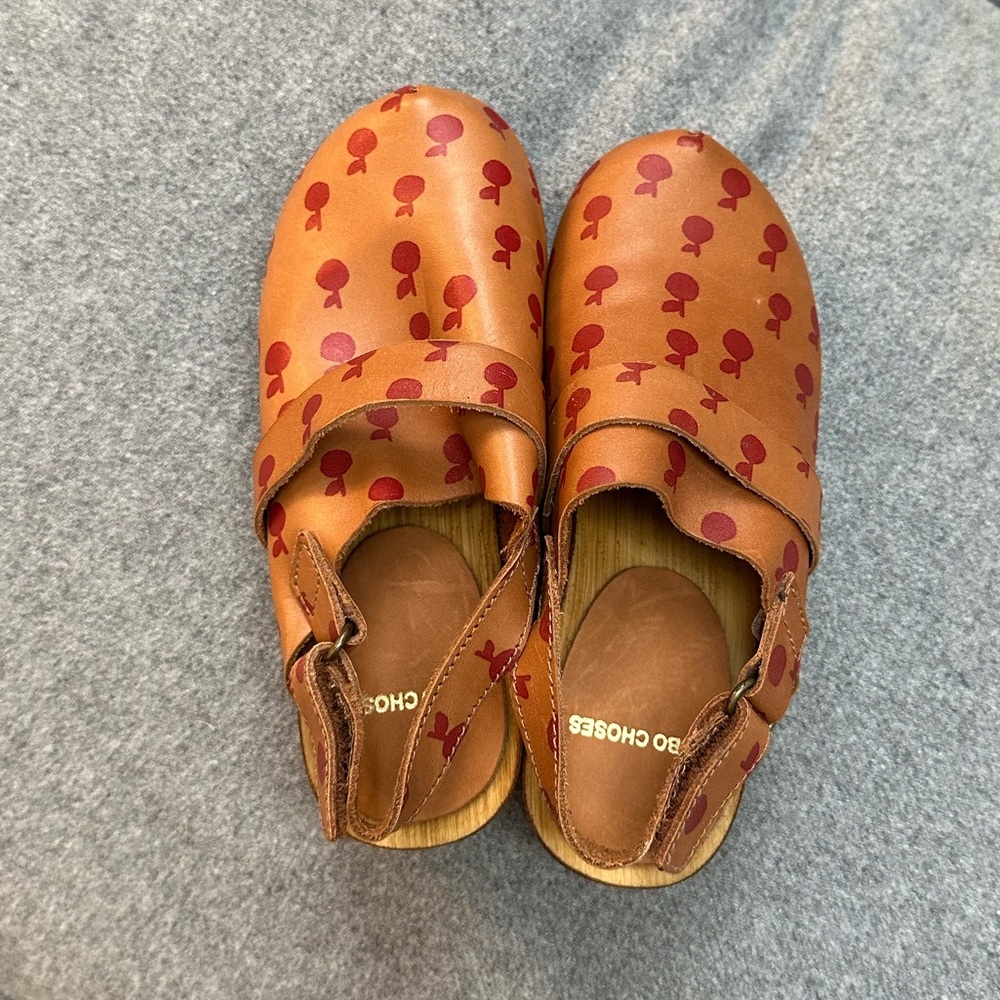 Never worn Bobo Choses clogs size 28
